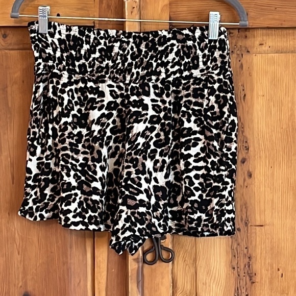 Three Dots Black & Brown Leopard print High Waisted Pull on Shorts Sz. S - Picture 1 of 6